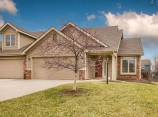 2708 Larkspur Ct, Lawrence, KS 66047