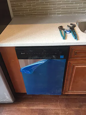 Rented by Metroline Realty | media 31