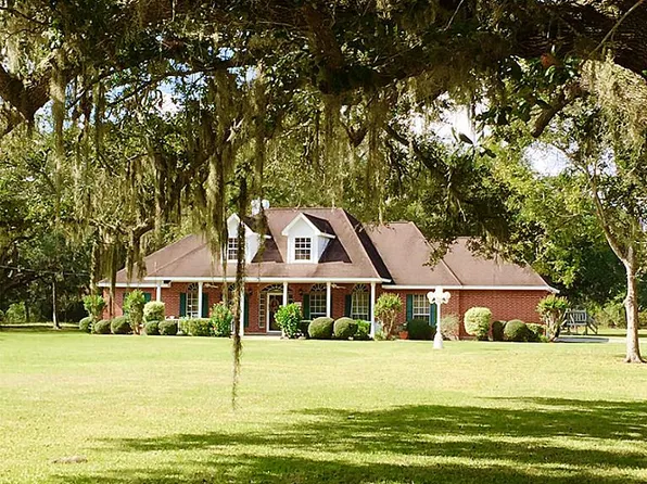 1901 Pecan Ln, Lake Jackson, TX 77566