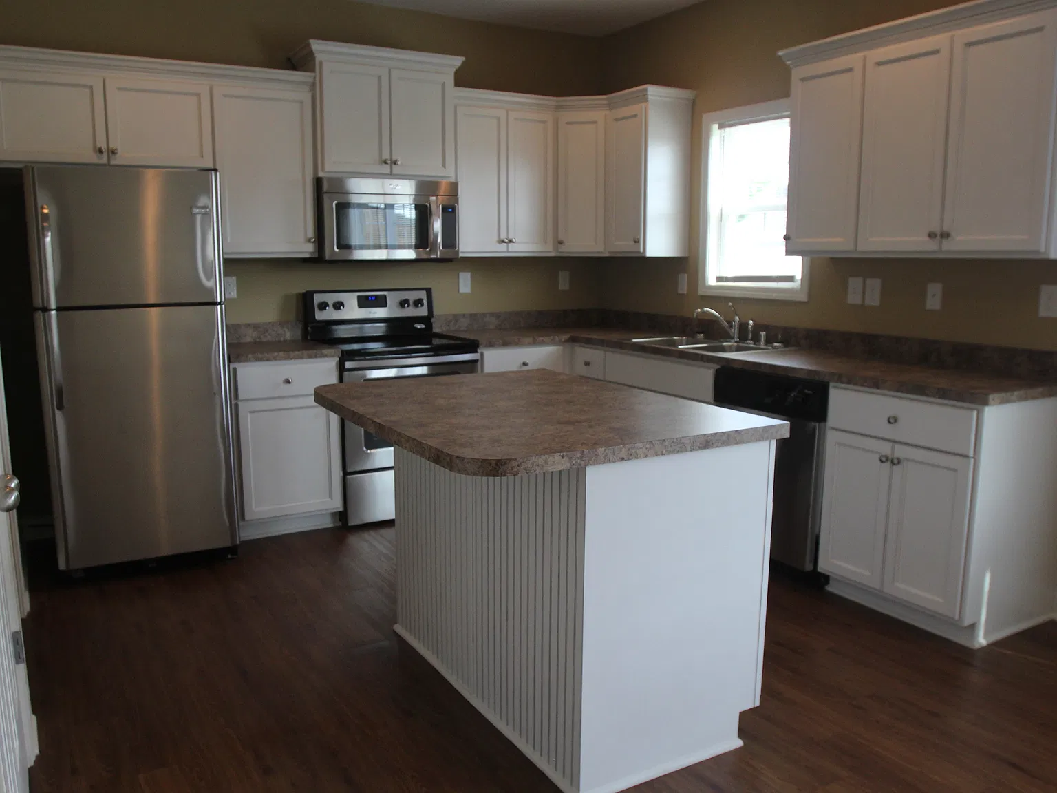 4 bed, 2.5 bath, 2234 sqft, $2,495 — Photo 4