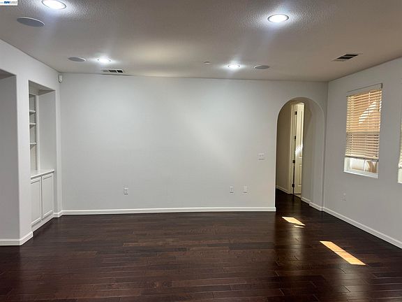 5th image of 6042 W Branch Rd