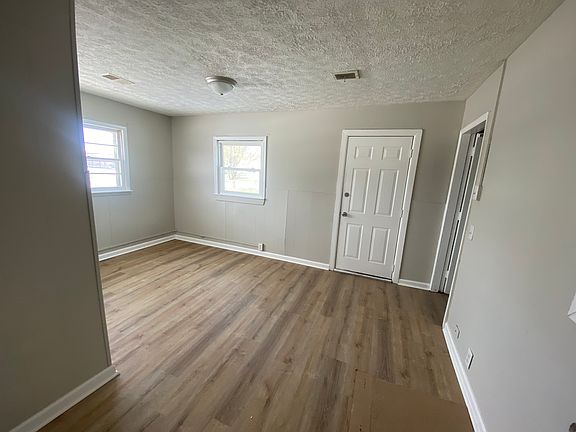 4th image of 13517 Laverton Ave
