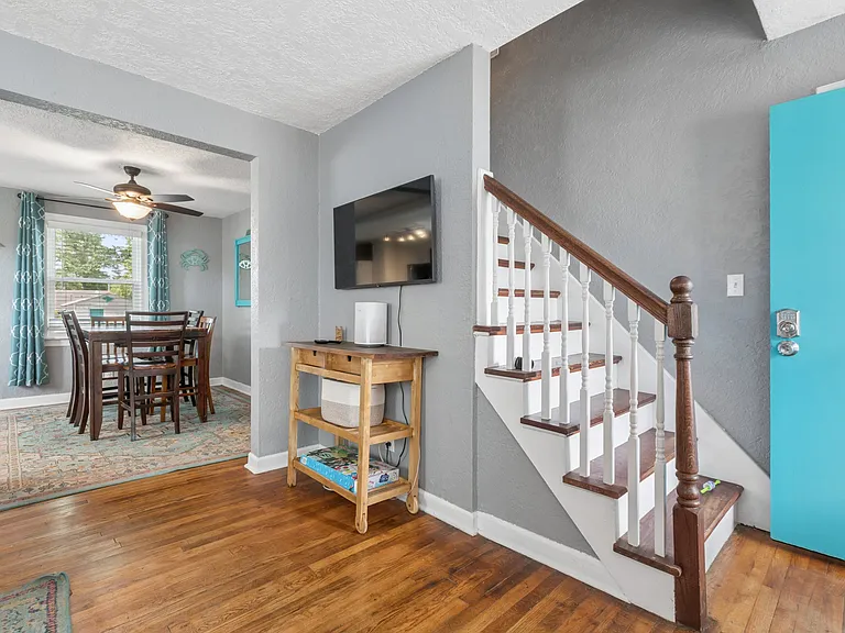 1016 Warwick Ave — Photo 3