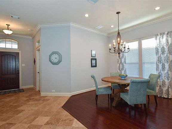 15x10 Dining Room -Another view looking toward the entry.