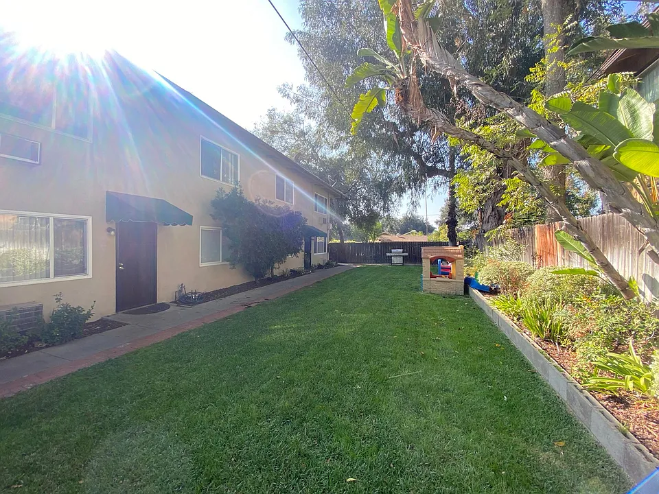 1689 N Lake Ave #6