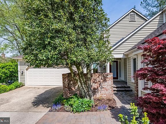 3rd image of 10519 Elmsway Ct