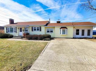 616 S Mill St, Flora, IL 62839