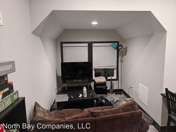 4th image of 712 4th St SE #301