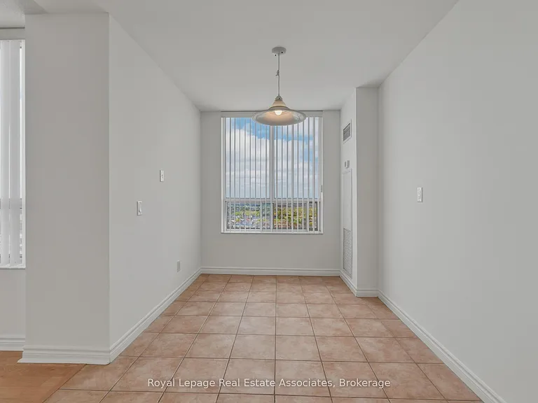 25 Kingsbridge Garden Cir #2424 — Photo 8