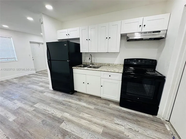 631 NW 11th Ave #B — Photo 2