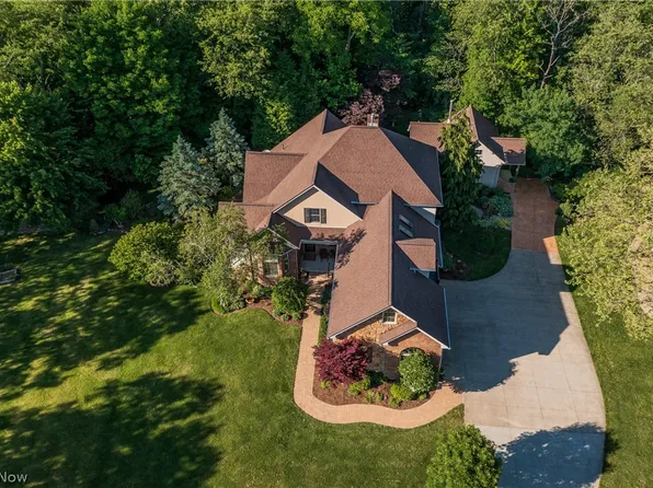 8955 Easton St NE, Louisville, OH 44641