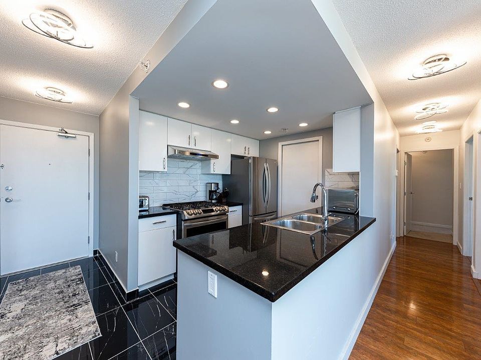 1st image of 1033 Marinaside Cres #2905