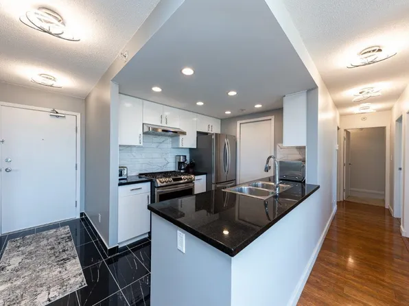 1033 Marinaside Cres #2905, Vancouver, BC V6Z 3A3