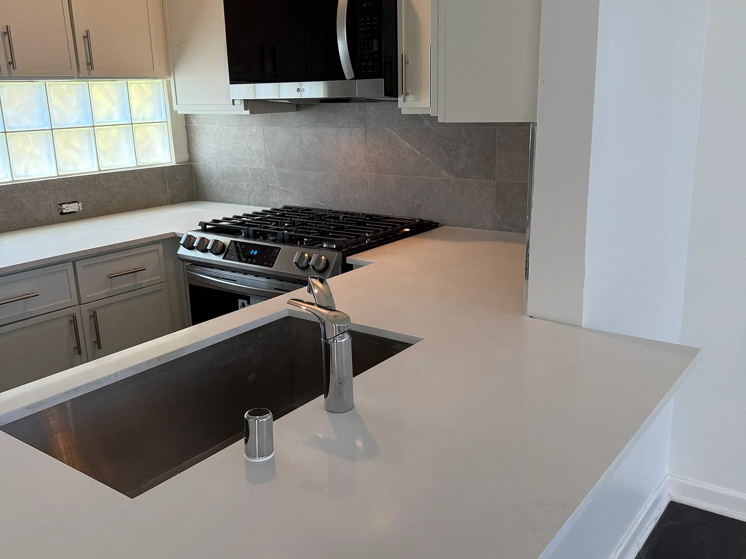 2 bed, 1750 sqft, $5,675 — Photo 4