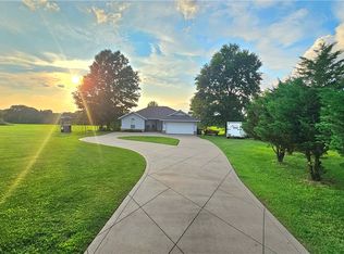 1820 N 48th St, Springdale, AR 72762