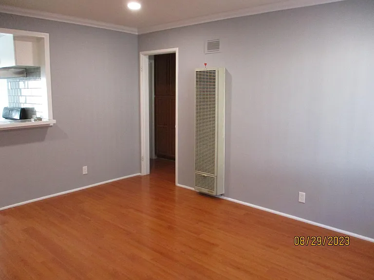 2038 E Chevy Chase Dr #B — Photo 11