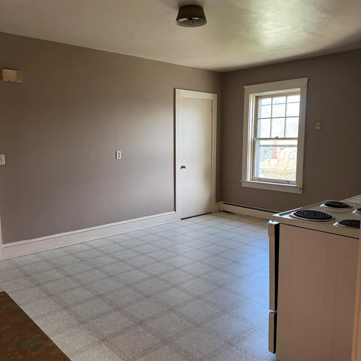 2 bed, 1.0 bath, 750 sqft, $1,300 — Photo 2