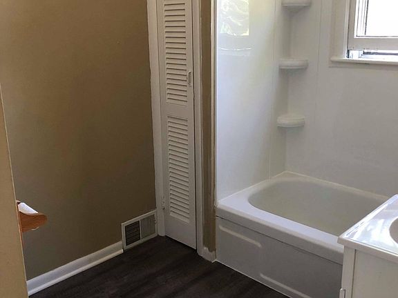 5th image of 617 Lochhead Ave #B