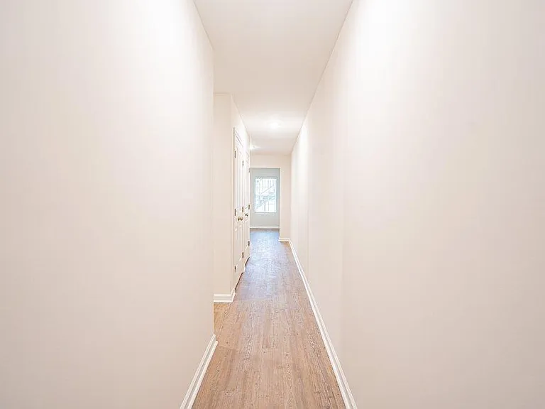 402 E 3rd St #B — Photo 10
