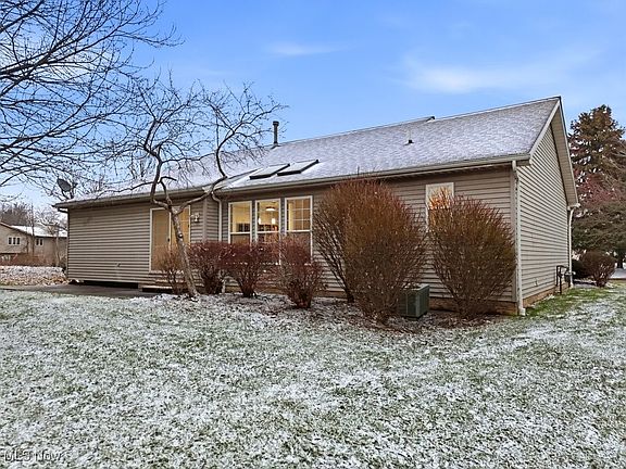 3rd image of 16808 Newport Ln