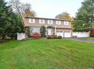 2 Rose Ln, Locust Valley, NY 11560