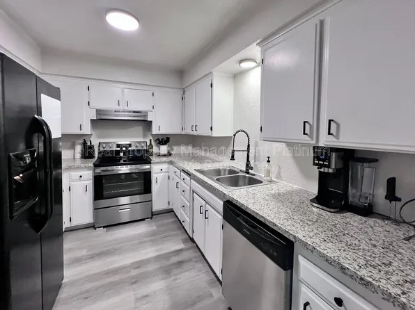 4244 N Brix Ave, Fresno, CA 93722