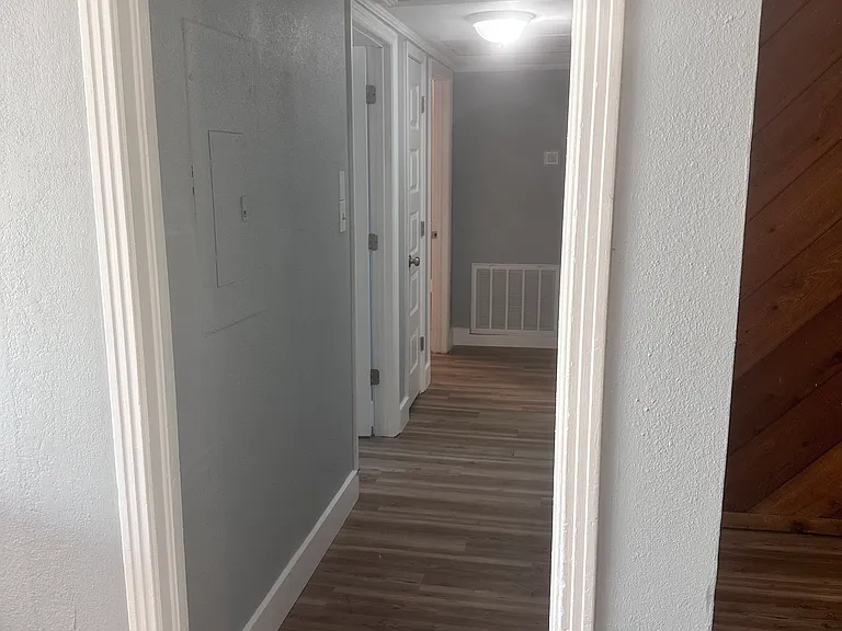 2030 Harold Ct — Photo 30