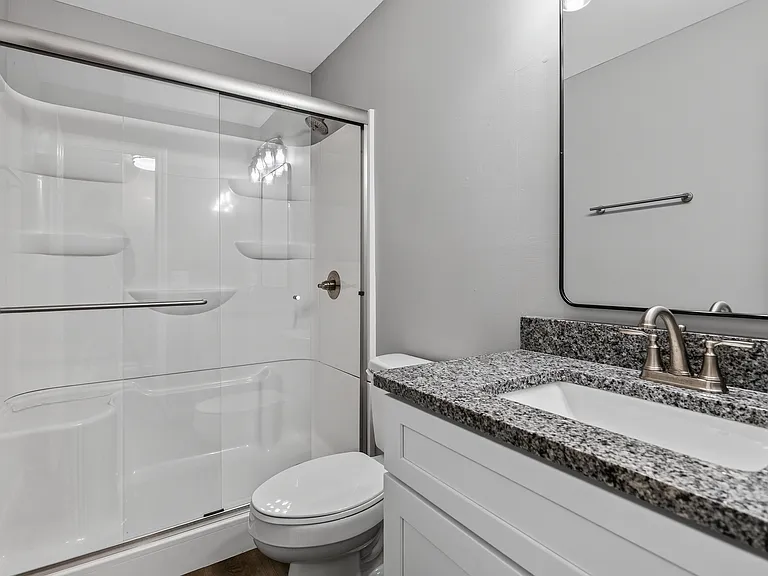 720 N Dixie Ave — Photo 3