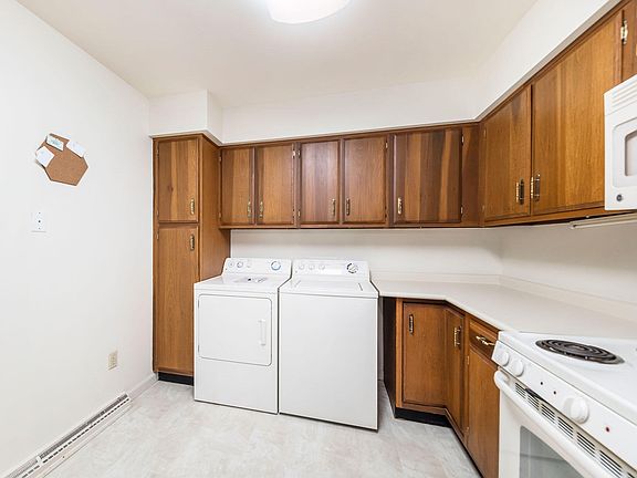 3rd image of 4040 Greenleaf Cir APT 205