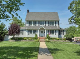 20 W Islip Rd, West Islip, NY 11795