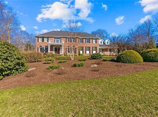 60 Juniper Dr, East Greenwich, RI 02818