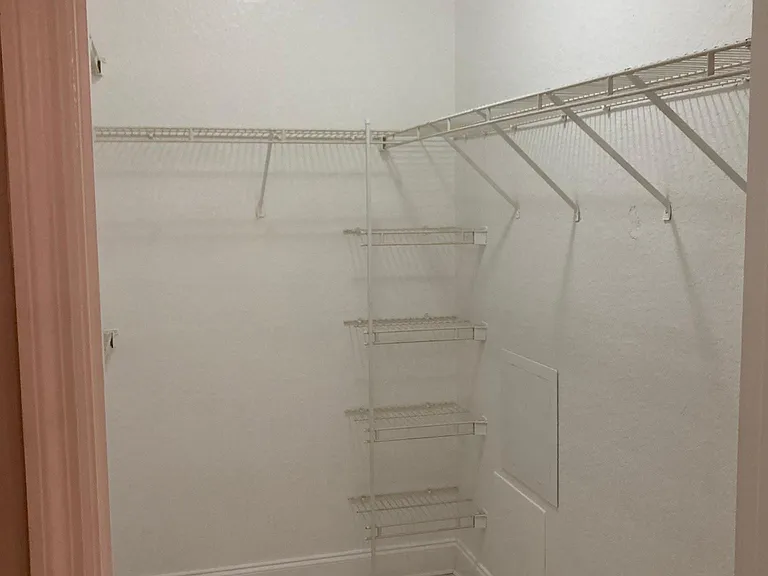 18001 Richmond Place Dr #811 — Photo 7