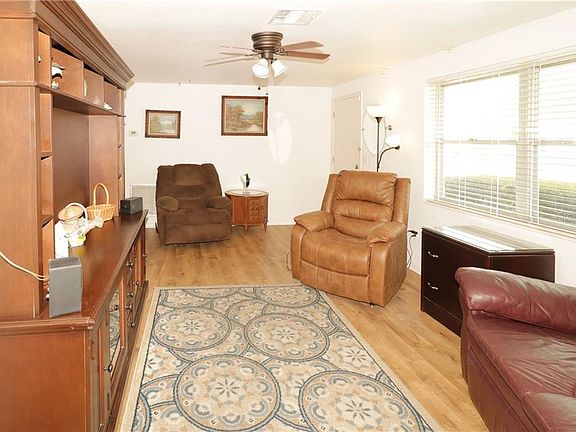 5th image of 3530 Cheswick Dr