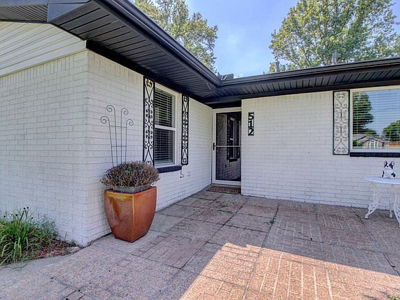 3rd image of 512 Caddo Trl
