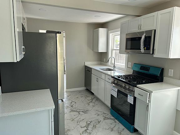 4th image of 35321 Hazelwood St