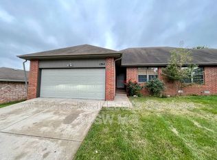 1262 Butterfield Dr, Nixa, MO 65714