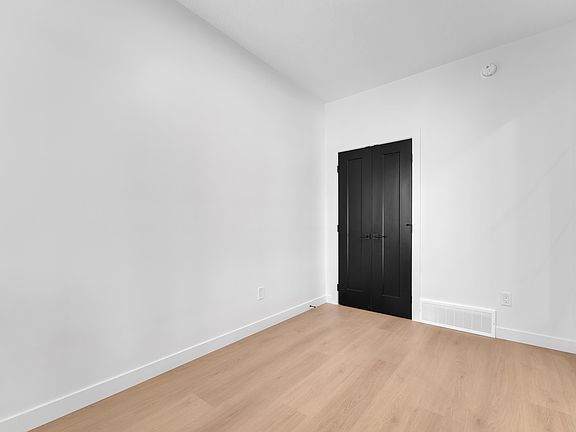 4th image of 8 Eldridge Point