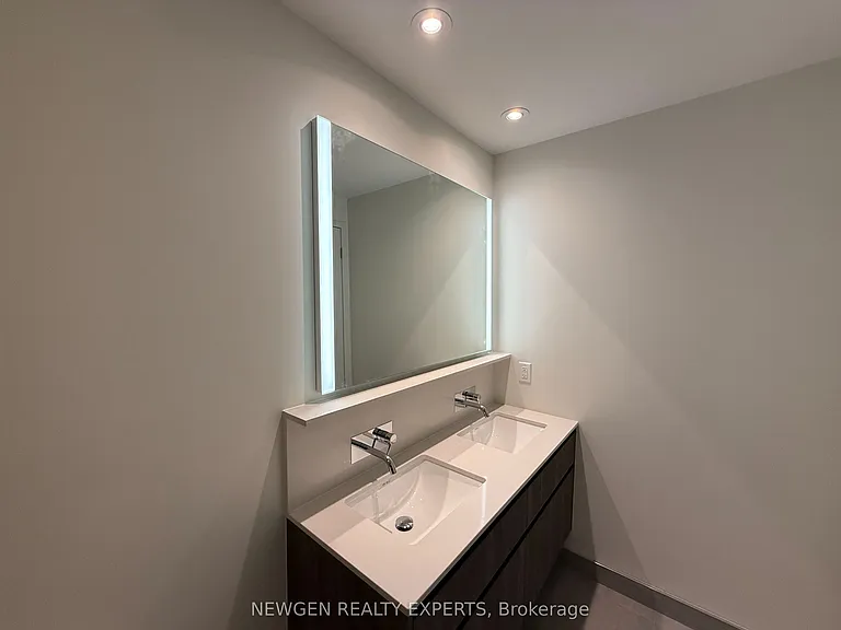322 Dupont St #301 — Photo 16