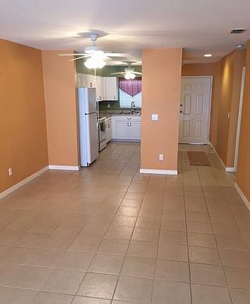 4th image of 838 SW 47th Ter APT B202