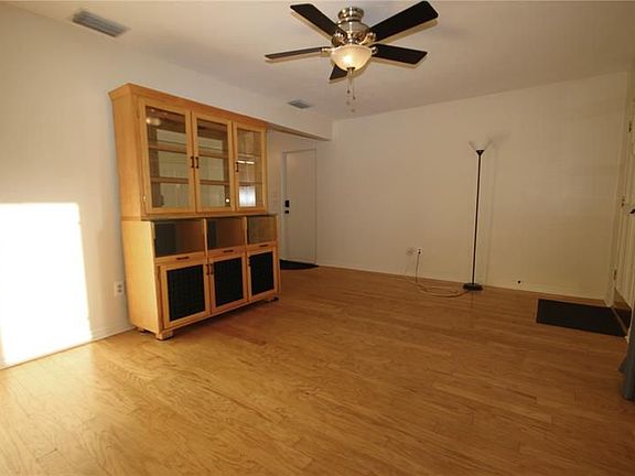 2nd image of 1779 Suffolk Dr