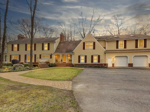 21500 Currie Rd, Northville, MI 48167