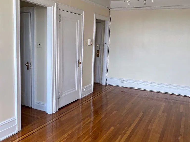 Sevilla Grande - Renovated Units at Journal Square Path — Photo 22