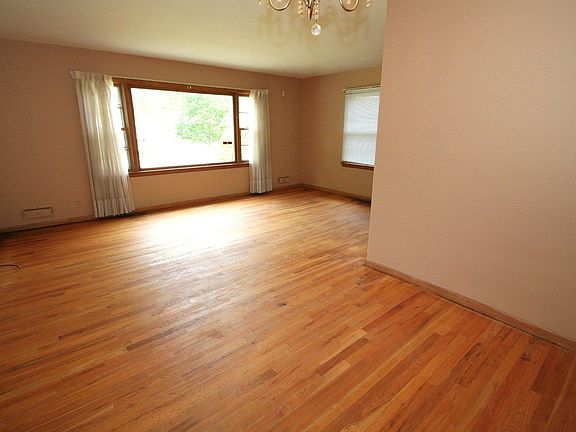 3rd image of 2320 Pierce Ave
