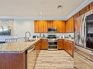 697 NE 193rd Ter #697, Miami, FL 33179