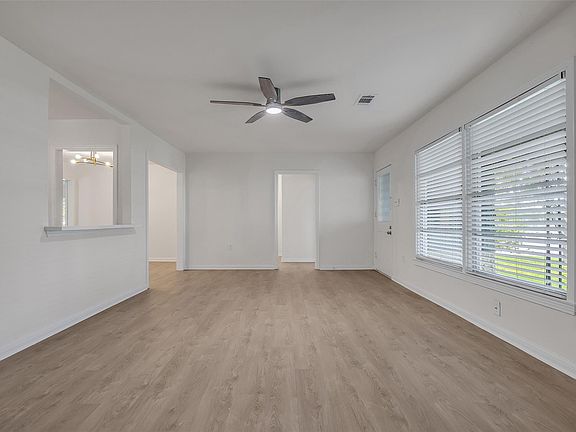 4th image of 718 E Republic St #1