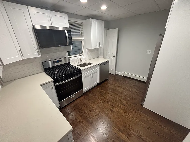 110 Derby Ave — Photo 10