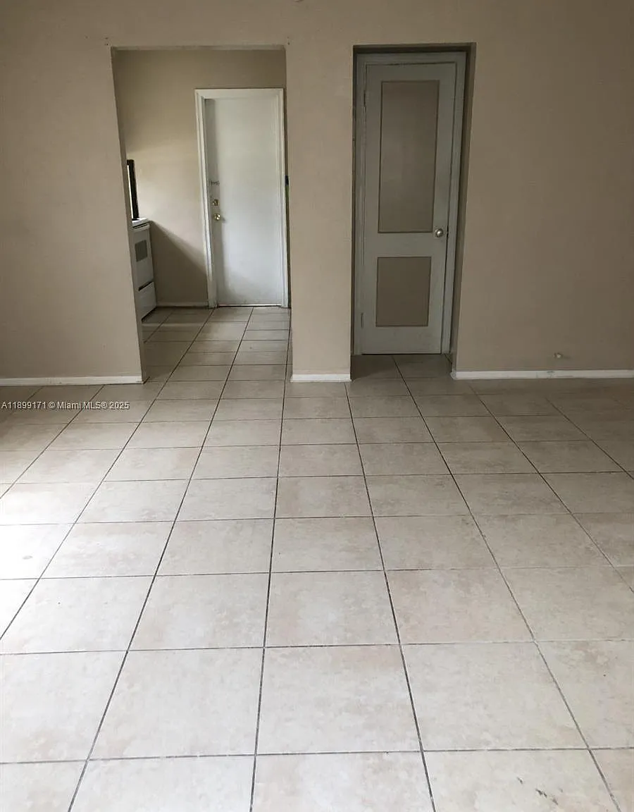 Broward Manor Of Hollywoo — Photo 4