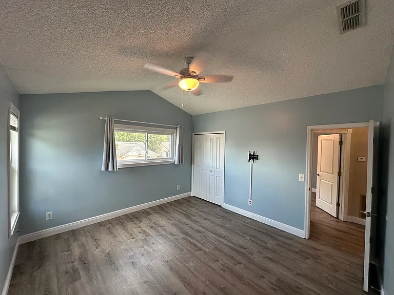 1724 Chatham Cir — Photo 9