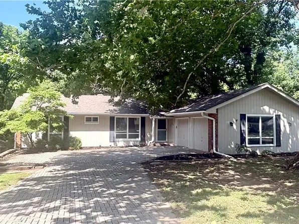 6512 NW Quail Run Dr, Kansas City, MO 64152
