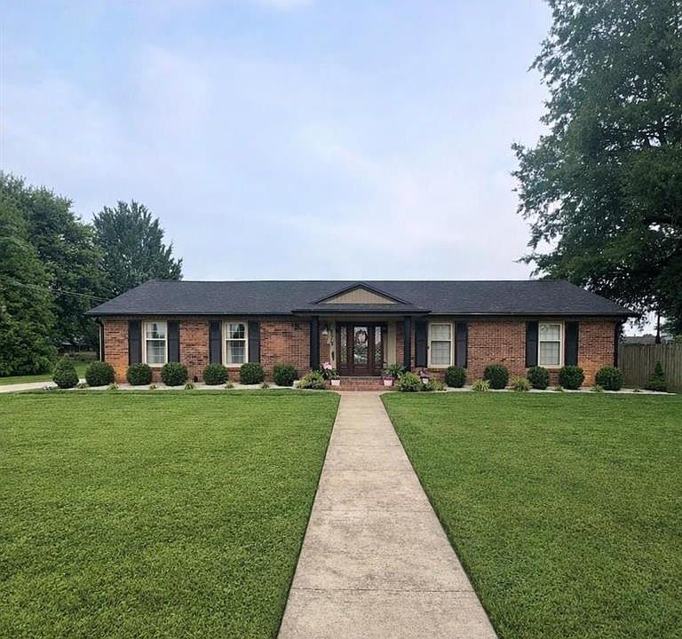 1st image of 1738 College Dr